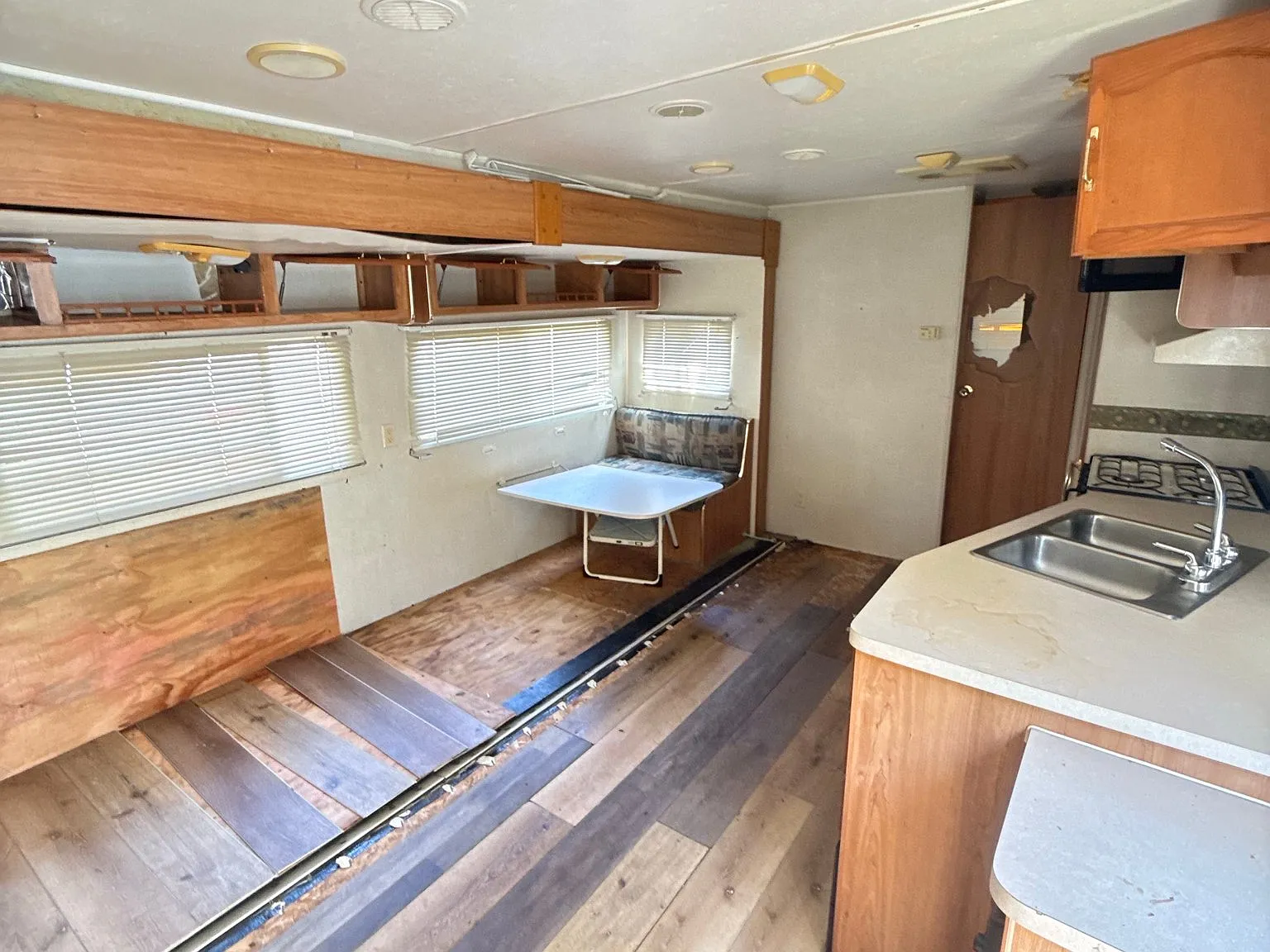 Spacious Rv Available Now - Daytona Beach, Fl — Photo 4
