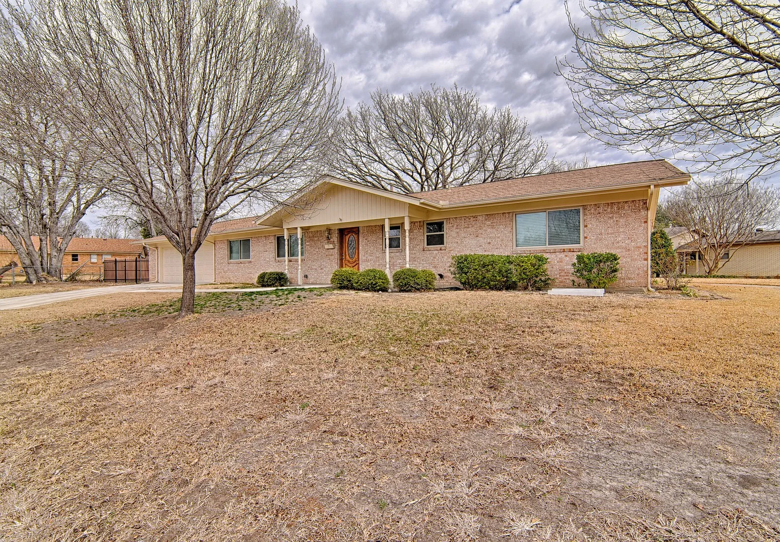 Huge Corner Lot in Trendy West Fort Worth Neighborhood — Photo 4