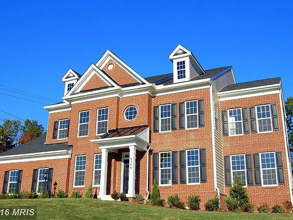 4th image of Crescent Dr