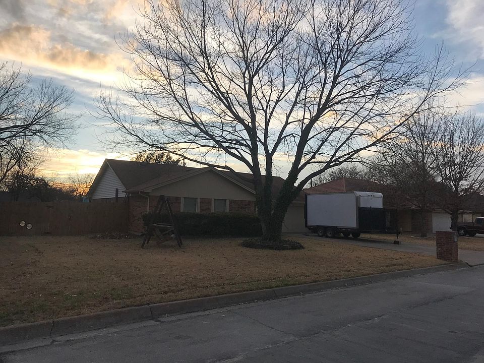 2nd image of 1022 Kane St