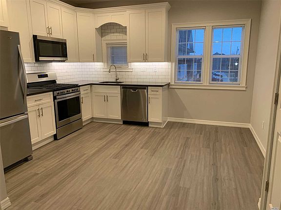 4th image of 580 W Montauk Hwy #23