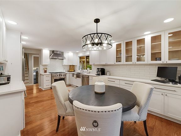 Soft-close cabinetry & display cupboards w/ generous counter top space. 