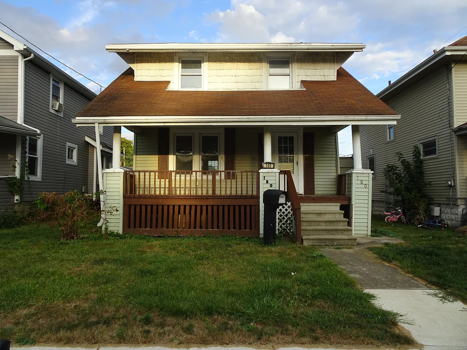 180 Chicago Ave photo 1