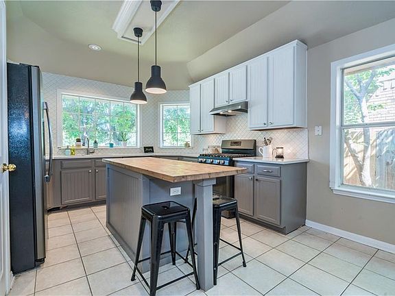 5th image of 2807 Pioneer Way