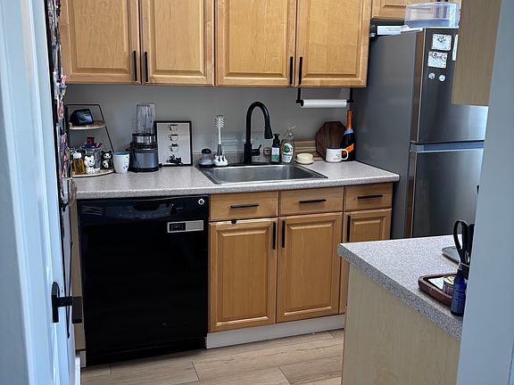 5th image of 260 Village Dr APT 260