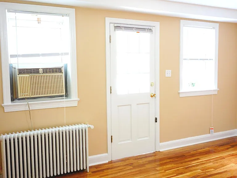 8210 Greenwood Ave — Photo 11