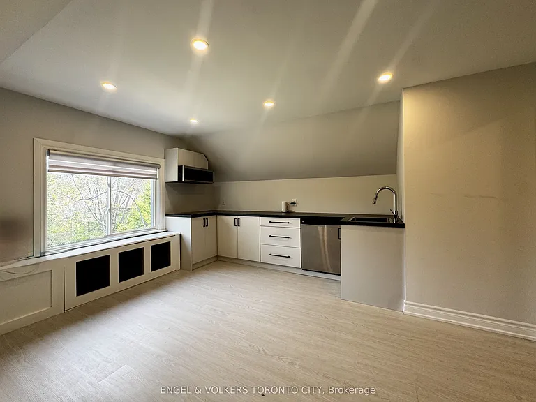 185 Rumble Ave #2 — Photo 9