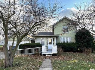 111 NW 2nd St, Galva, IL 61434