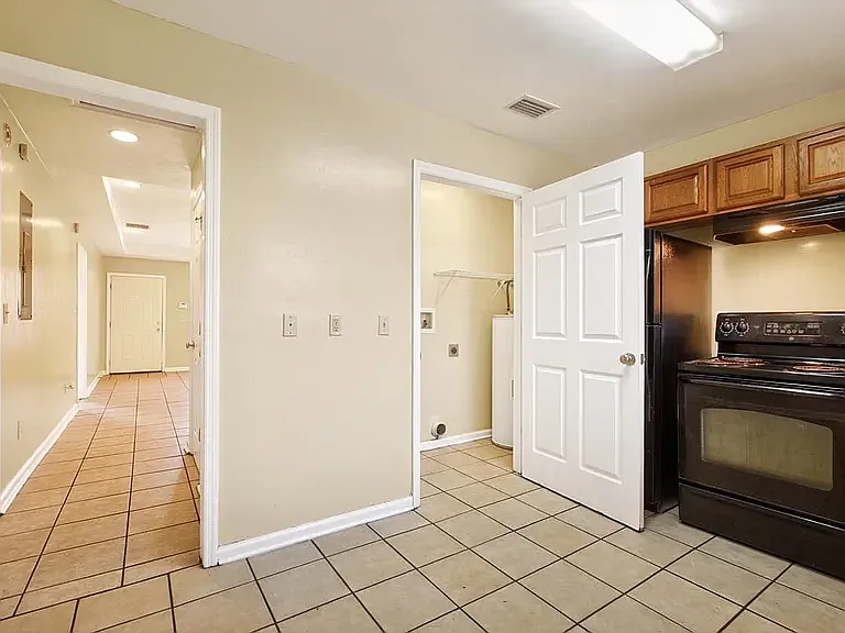 768 Wailes St — Photo 10