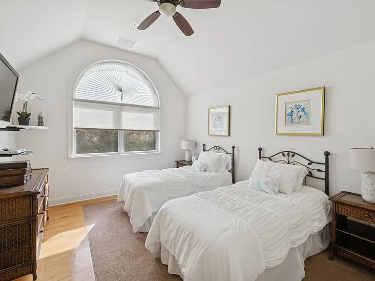 126 Malloy Dr — Photo 42