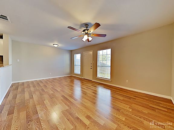 4th image of 909 Fairbanks Cir
