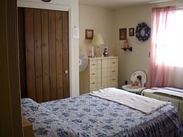 Maste bedroom with walkin closet