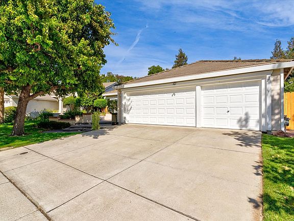 2nd image of 3980 Vancouver Cir