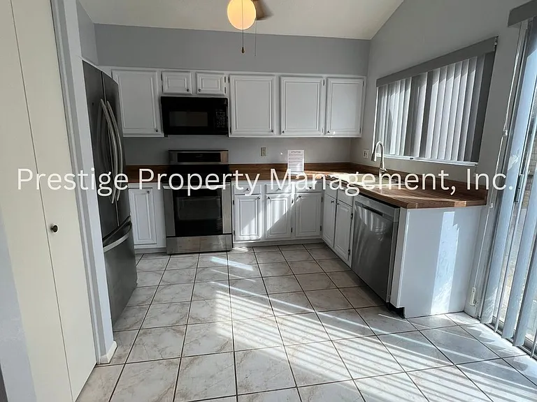 9780 E Sunburst Dr — Photo 2