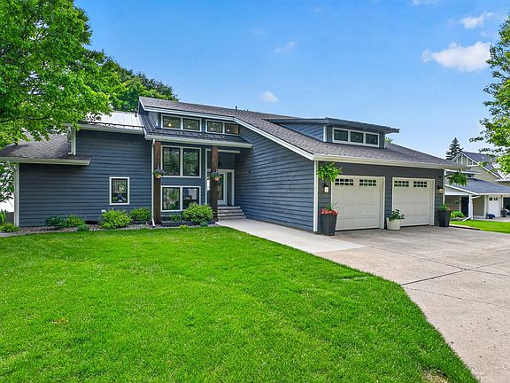 2nd image of 3710 Crestwood Dr NE