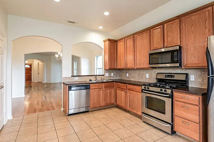 4 bed, 2.0 bath, 1792 sqft, $2,195 — Photo 4