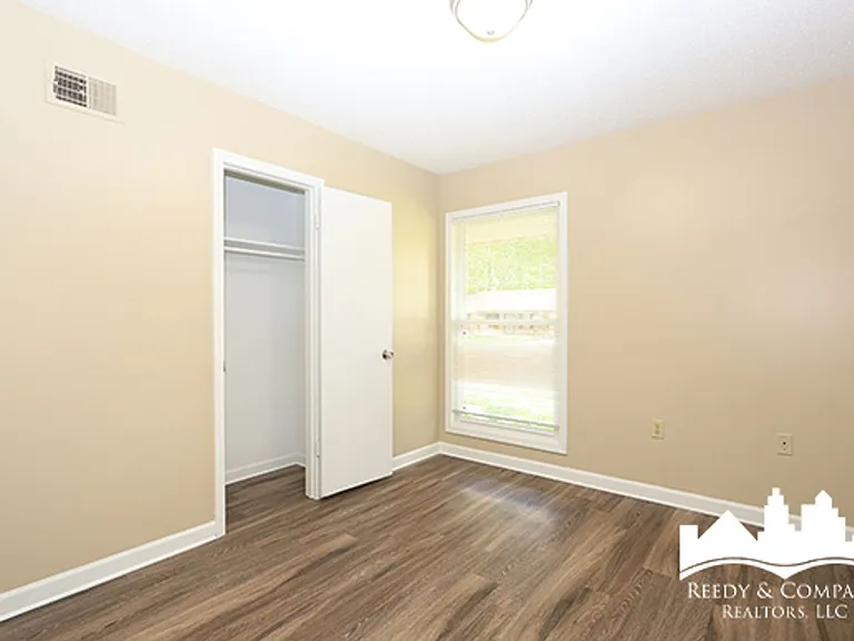 453 Fox Valley Dr — Photo 9