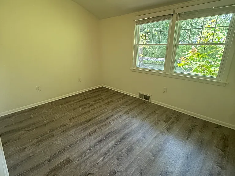120 Laurel Rd — Photo 9