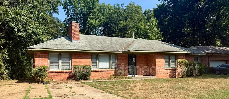 3 bed, 1.5 bath, 1602 sqft, $1,295 — Photo 2