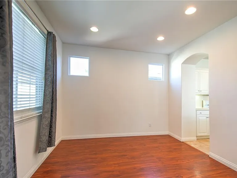 8 Silvermaple — Photo 10