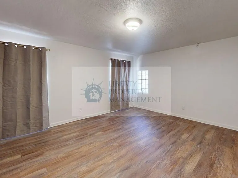 1725 W F St — Photo 14
