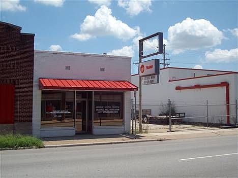 2nd image of 1049 S Joplin Ave