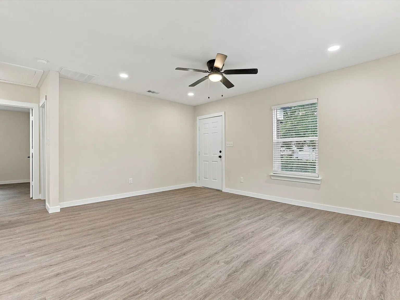 3 bed, 1100 sqft, $1,895 — Photo 3
