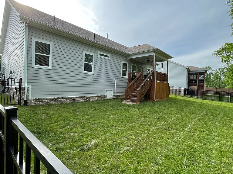 130 Hermitage Point Dr — Photo 3