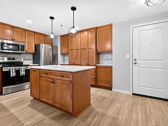 3rd image of 400 Richmond St #425