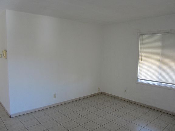4th image of 2400 Pine Ave