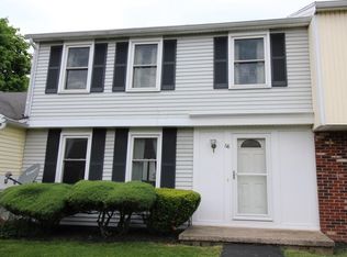 68 Springwood Dr, Webster, NY 14580