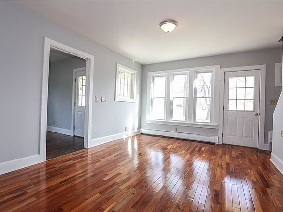 5th image of 391 Gibson St