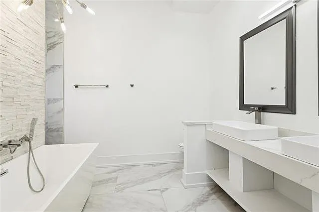 2732 Danneel St — Photo 16