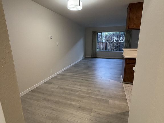 5th image of 170 Waverley St APT B