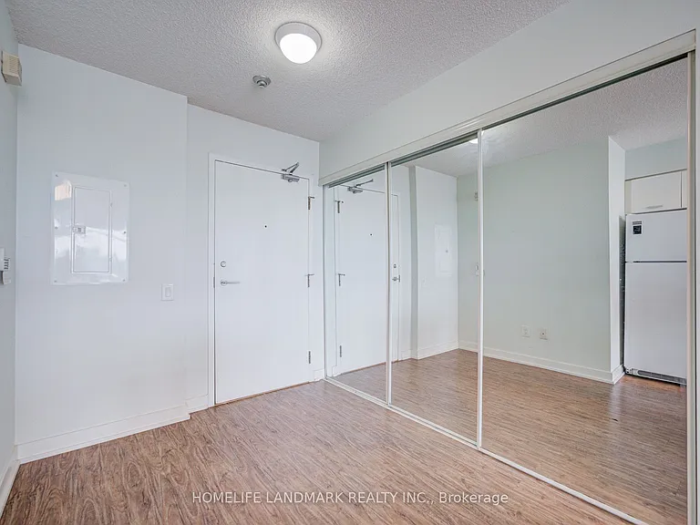 15 Singer Ct #305 — Photo 9