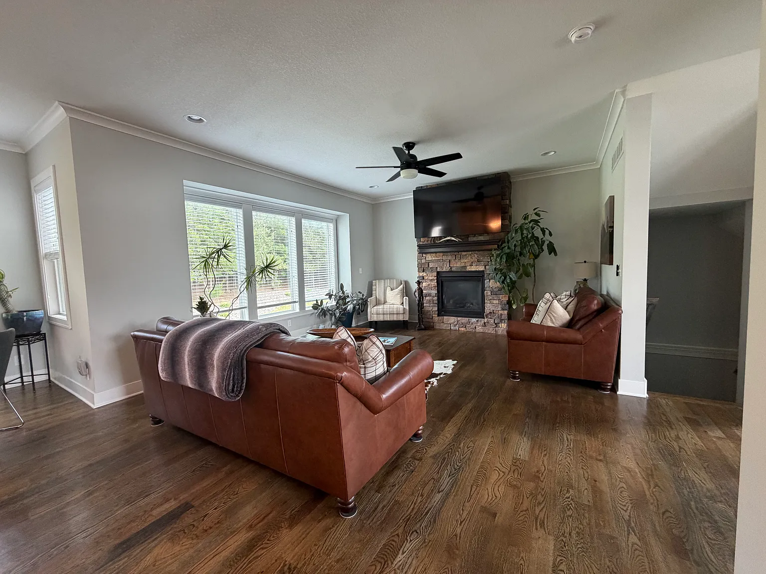 5 bed, 3158 sqft, $4,600 — Photo 4