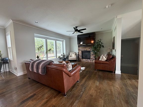 4th image of 709 Pine Ct