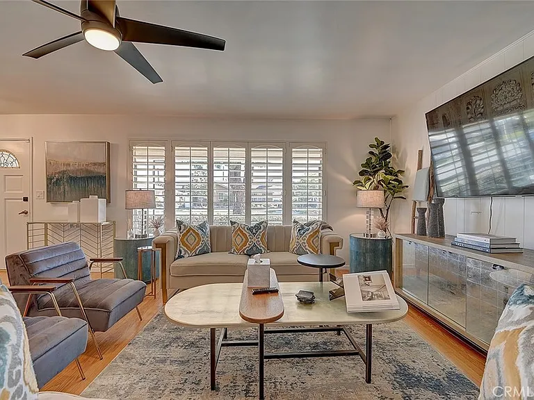 444 N Shattuck Pl — Photo 2