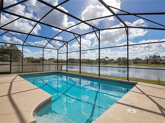 3rd image of 716 Cedar Forest Cir