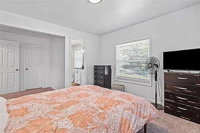 1407 NE 62nd St — Photo 17