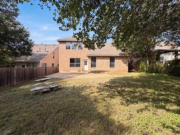 5th image of 2404 Danciger Ln