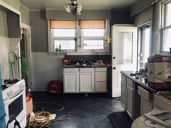 5th image of 612 Saint Leger Ave