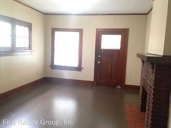 3rd image of 629 W Norman Ave