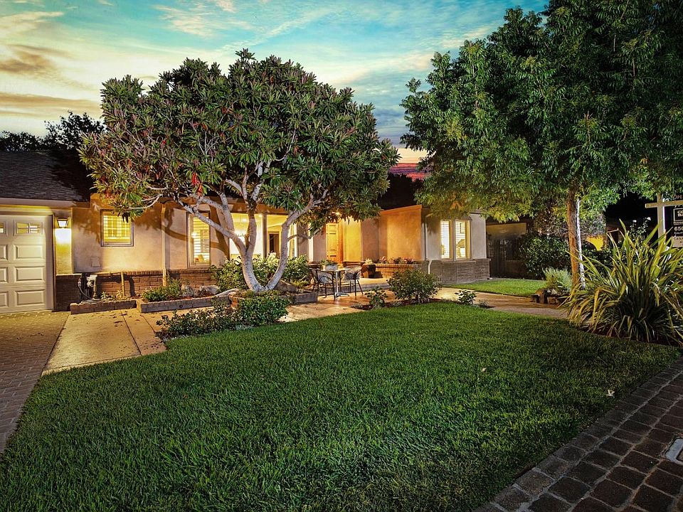 1st image of 698 Chimalus Dr