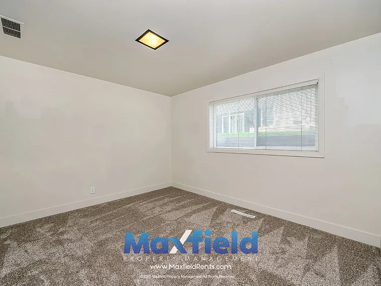2139 E 1300 S — Photo 21