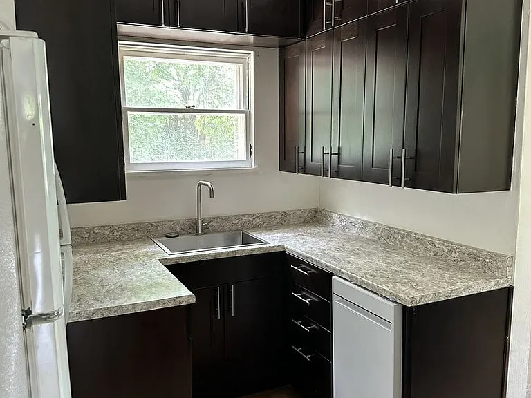 1005 NE D St — Photo 10