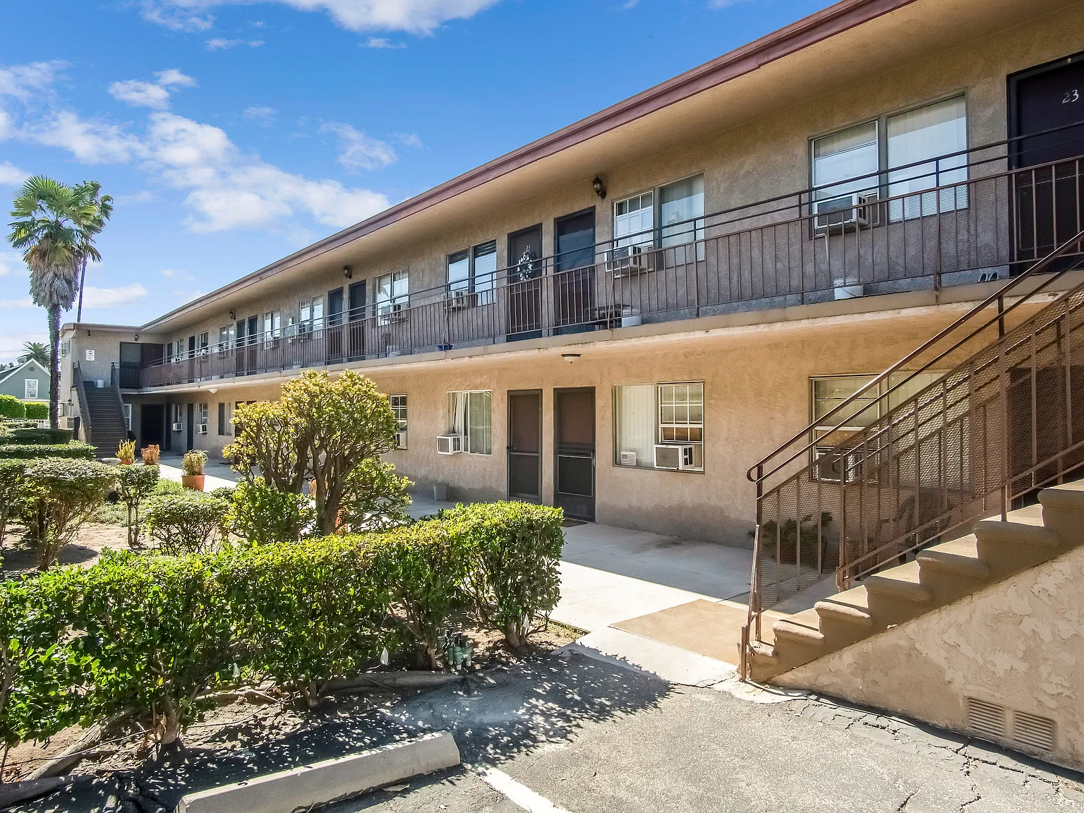 123 W Acacia Ave — Photo 3