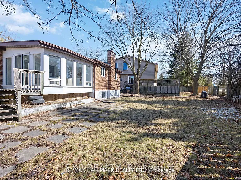 23 Ironshield Cres — Photo 15