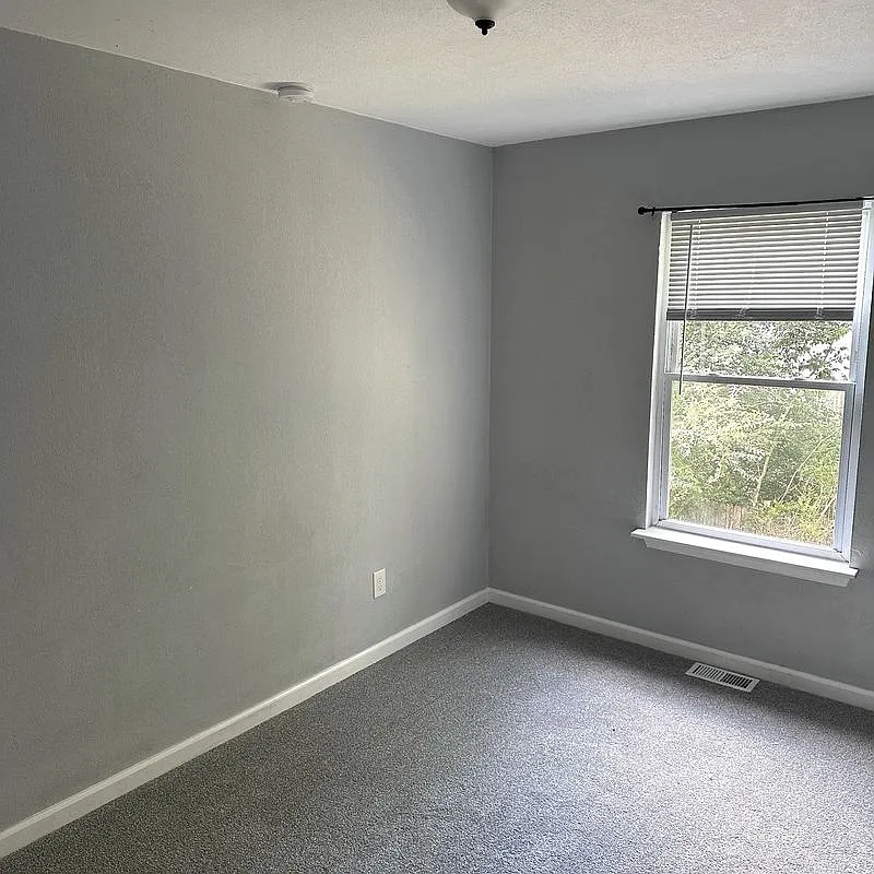 3 bed, 1.5 bath, 1500 sqft, $1,650 — Photo 2