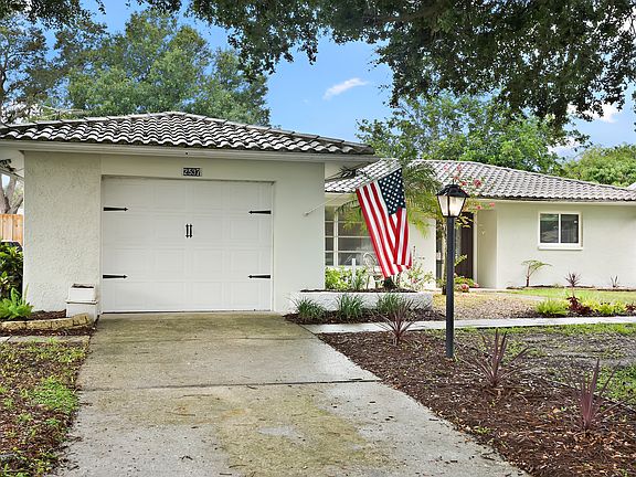 3rd image of 2537 Bramblewood Dr W